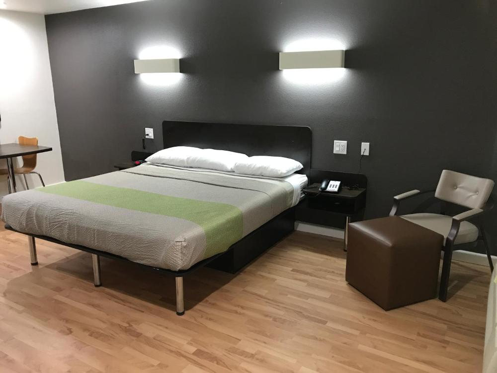 King Room - Smoking interior